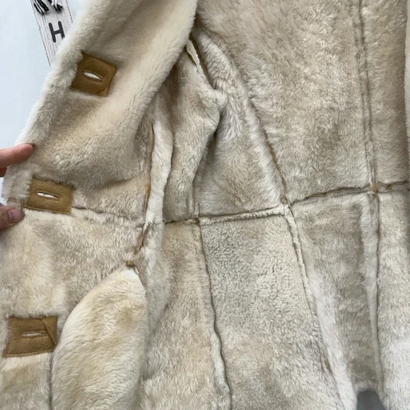 Danier 💯 % Sheepskin Suede Jacket - Picture 6 of 17